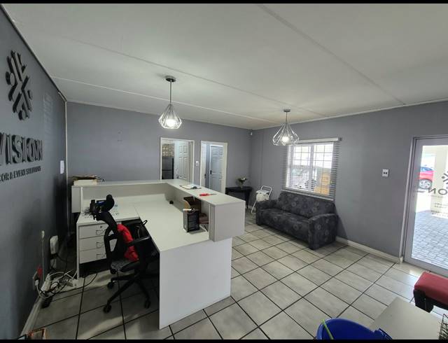490M² WAREHOUSE TO LET IN PAROW INDUSTRIAL